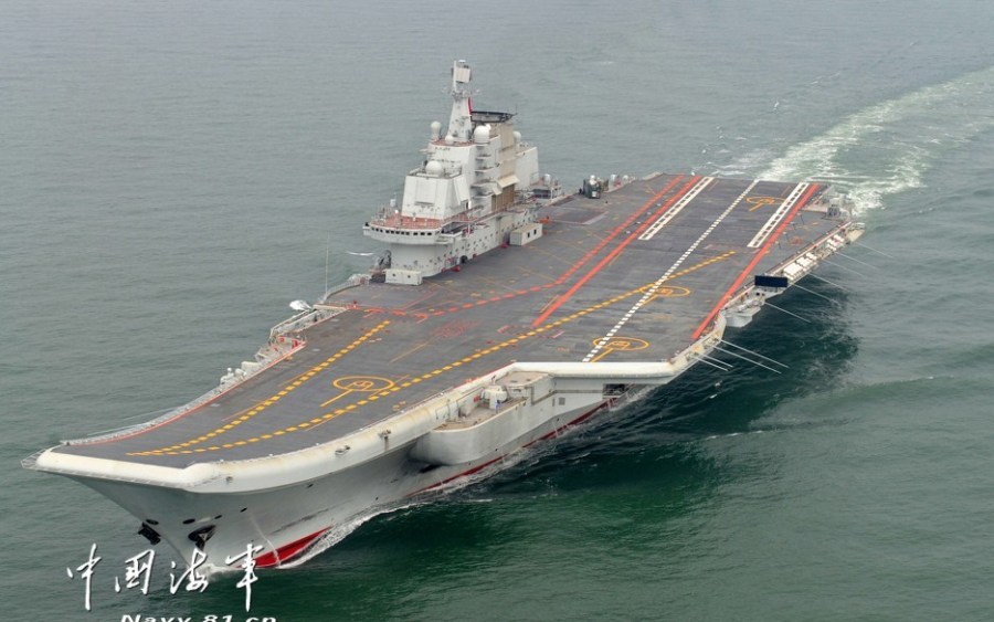 中國首艘航空母艦遼寧號正式交接入列