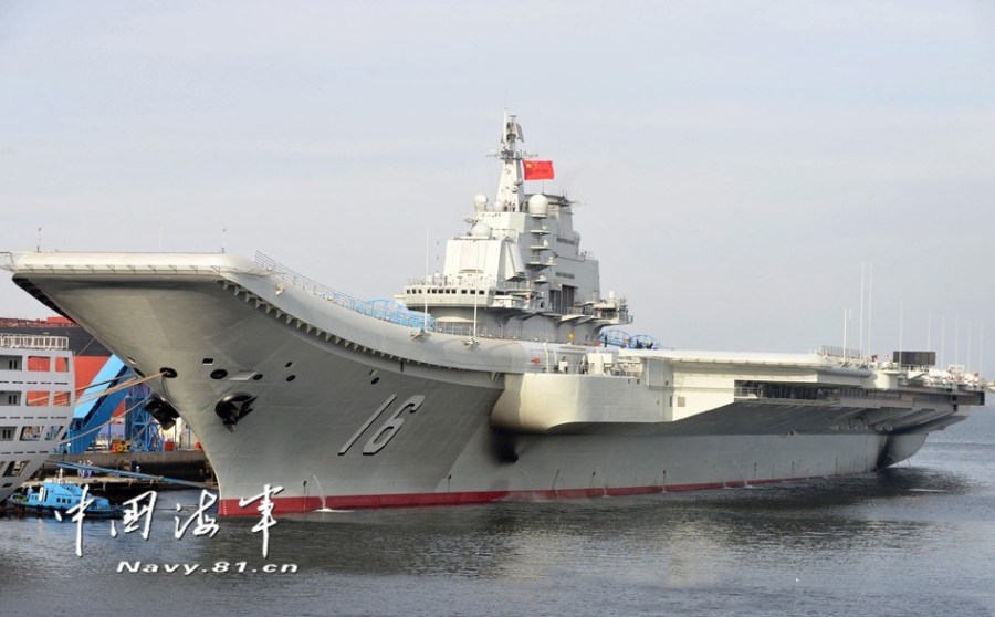 中國首艘航空母艦遼寧號正式交接入列