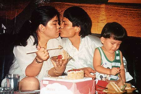 揭?jiàn)嗜女共侍一夫荒誕事 網(wǎng)友評(píng)韓寒不要臉