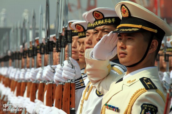 中國航母遼寧艦探訪 水兵廚房一塵不染