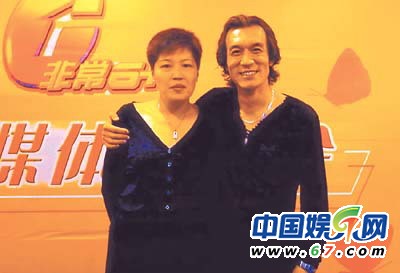 哈文李詠青澀結(jié)婚照曝光 大學(xué)愛情修成正果