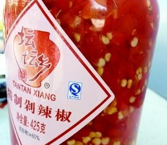 市民大潤(rùn)發(fā)超市買剁椒有頭發(fā) 差點(diǎn)還被要挾