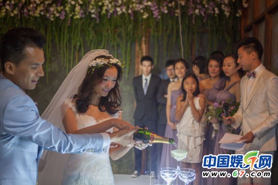 宋寧齊溪大婚大腕捧場(chǎng) 收成捆改口費(fèi)引驚呼