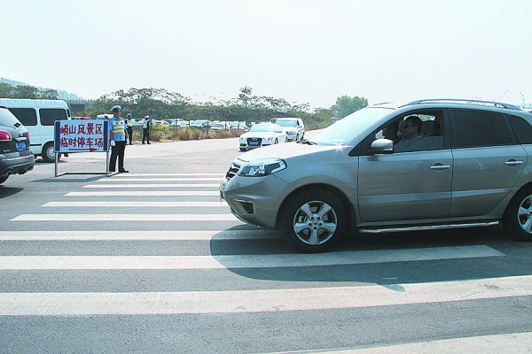 青島各大景區(qū)周邊停車(chē)場(chǎng)探訪(fǎng) 車(chē)位較緊張