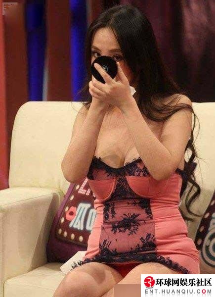 防止泄春光 女星一定要注意坐姿！