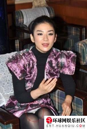 防止泄春光 女星一定要注意坐姿！