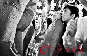 女星進(jìn)了夜店就狂放無限啊！