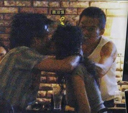 女星進(jìn)了夜店就狂放無限??！