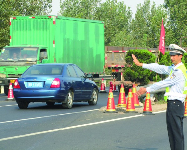 返程高峰今襲來 免費走高速今晚12時結(jié)束 返程高峰今襲來 免費走高速今晚12時結(jié)束