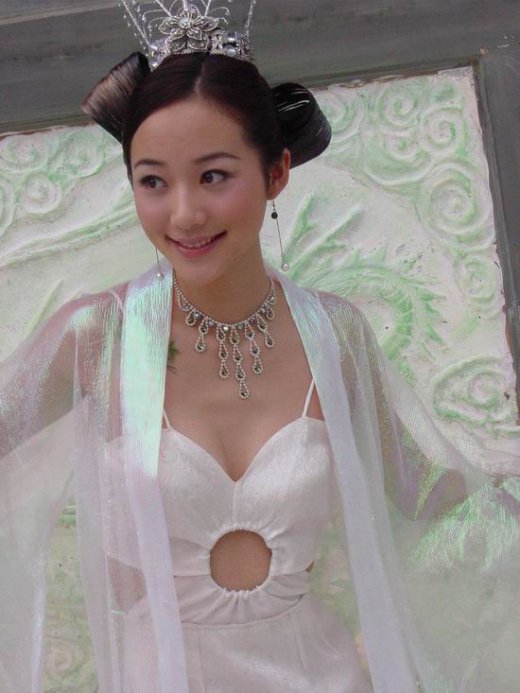 明星古裝肚兜照 風(fēng)情or滑稽？