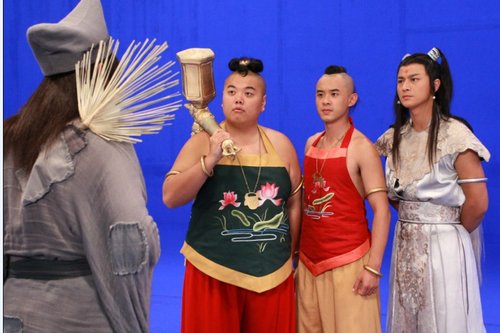 明星古裝肚兜照 風(fēng)情or滑稽？