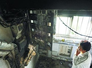 電表箱突爆炸20戶(hù)居民驚魂 濃煙滿(mǎn)樓老人嚇癱