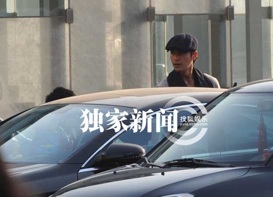 陳坤曬兒子訓狗照 9歲優(yōu)優(yōu)側臉輪廓帥過老爸