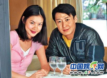 黎明離婚后首現(xiàn)身 粉絲怒罵樂基兒：應拿去喂豬