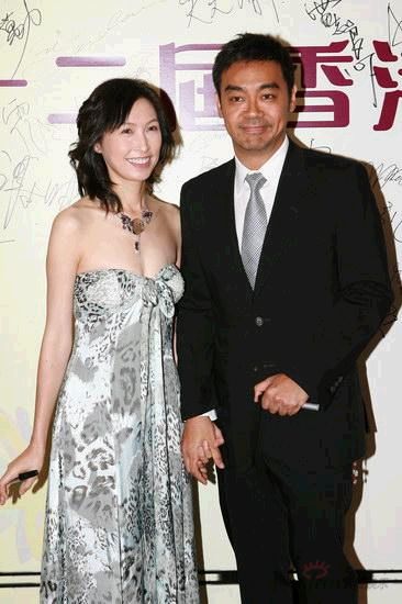 劉青云婚后14年無(wú)子秘聞 情史曝光 劉青云婚后14年無(wú)子秘聞 情史曝光