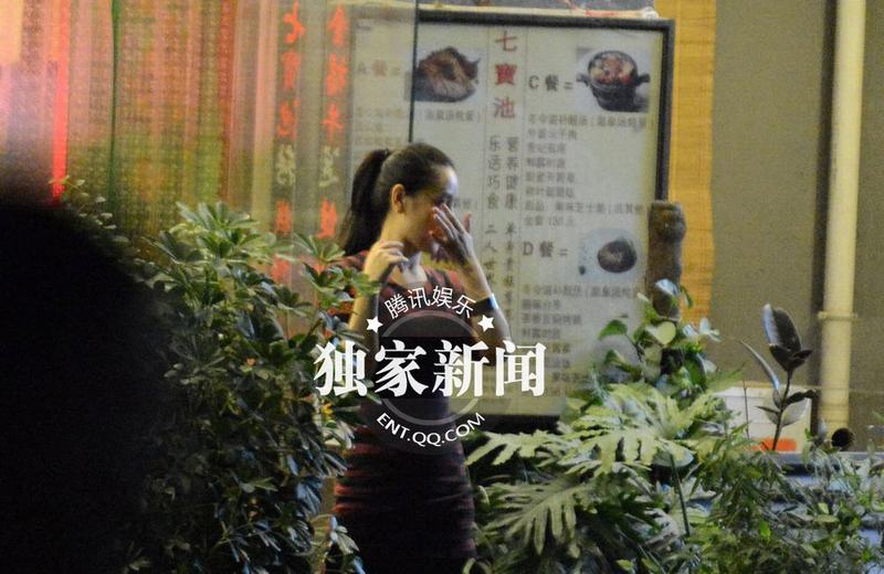 孫寧與友吃飯出門摳嘴不雅 獨自望星顯惆悵