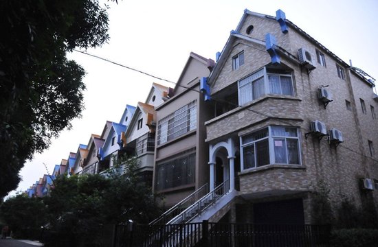 廣州番禺城管局政委蔡彬妻子名下別墅所在的社區(qū)。