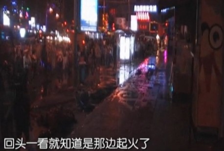 威海路婦兒商場再現(xiàn)火情 消防隊(duì)員輪番上陣