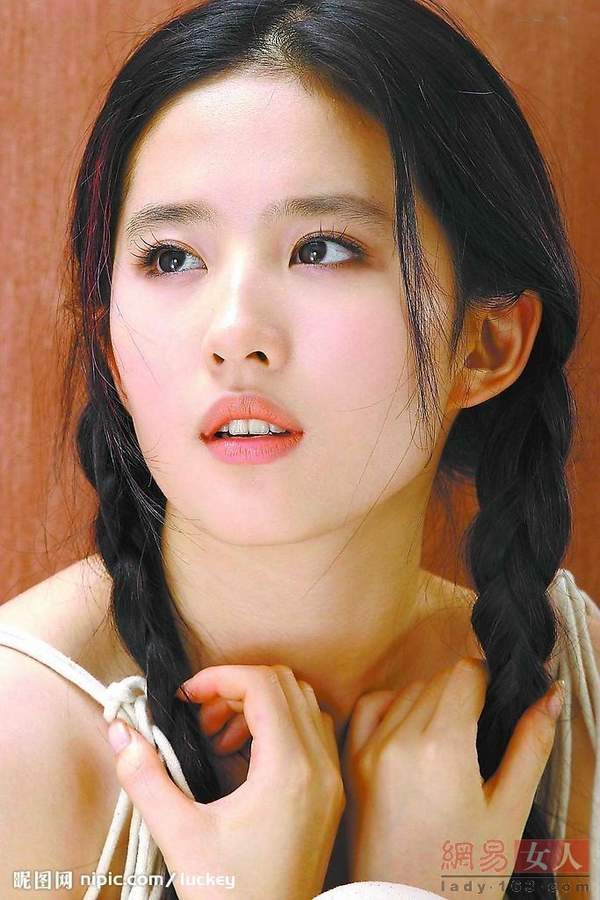 扒劉亦菲經(jīng)典造型 妹妹照片曝光