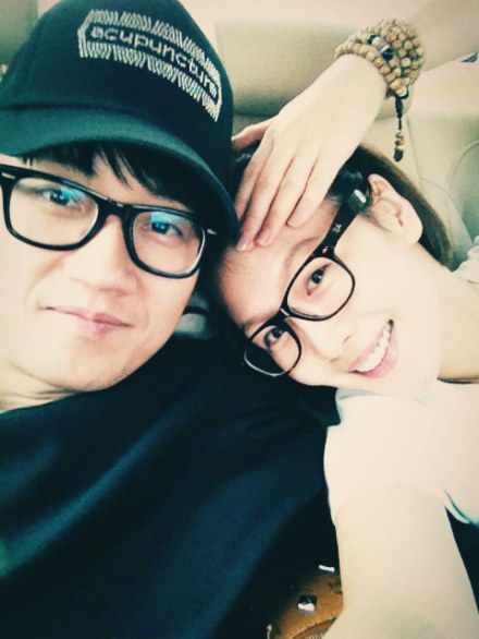 中國好聲音金志文明年結婚 與女友親熱照曝光