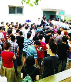 駕考新規(guī)將實施 青島學(xué)員擠爆駕校玩速成