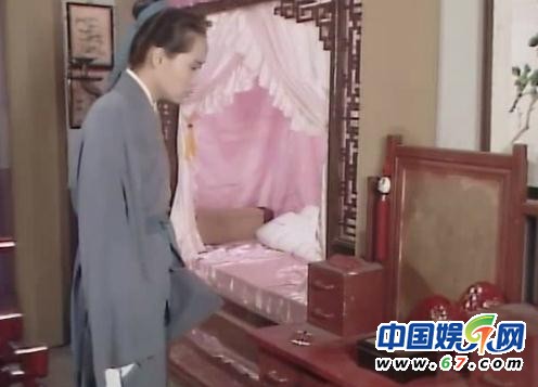 《新白娘子傳奇》經典穿幫照:小青笑場傷不起