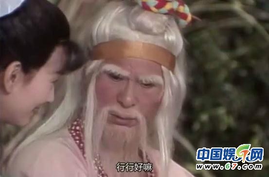 《新白娘子傳奇》經(jīng)典穿幫照:小青笑場(chǎng)傷不起