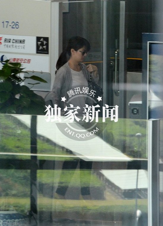 　隨著章子怡與撒貝寧戀情的曝光，小撒搭上了國(guó)際巨星，經(jīng)緯則也找到了自己的真愛(ài)。