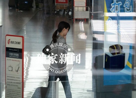 　隨著章子怡與撒貝寧戀情的曝光，小撒搭上了國(guó)際巨星，經(jīng)緯則也找到了自己的真愛(ài)。