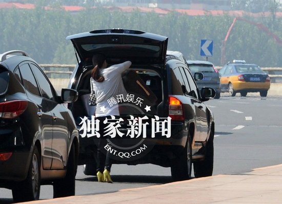 　隨著章子怡與撒貝寧戀情的曝光，小撒搭上了國(guó)際巨星，經(jīng)緯則也找到了自己的真愛。