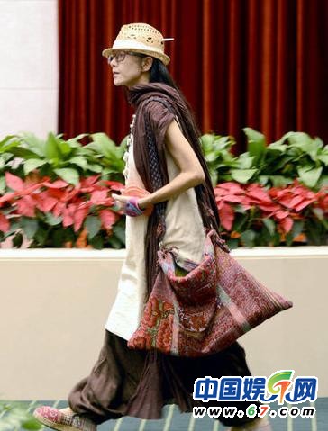孔雀公主楊麗萍告別舞臺 13歲侄女小彩旗接班