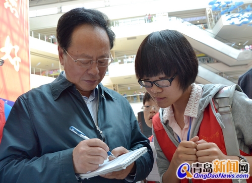 市委常委、宣傳部長胡紹軍寄語小記者