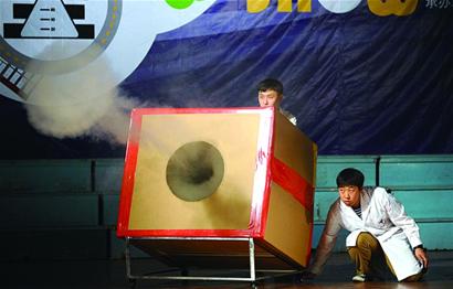探訪青島中小學生科技節(jié):孩子創(chuàng)造力驚呆家長