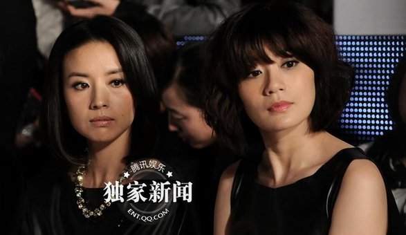 董潔現(xiàn)身哭泣談婚變 帶近20名黑衣保鏢護駕