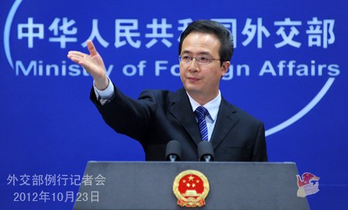 2012年10月23日，外交部發(fā)言人洪磊主持例行記者會。