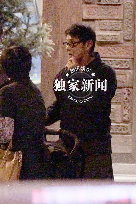 莫少聰攜小其20歲嫩妻就餐 可愛(ài)女兒首曝光