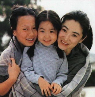 李小璐朱茵同日誕女遭調(diào)侃 盤(pán)點(diǎn)眾星女兒初長(zhǎng)成