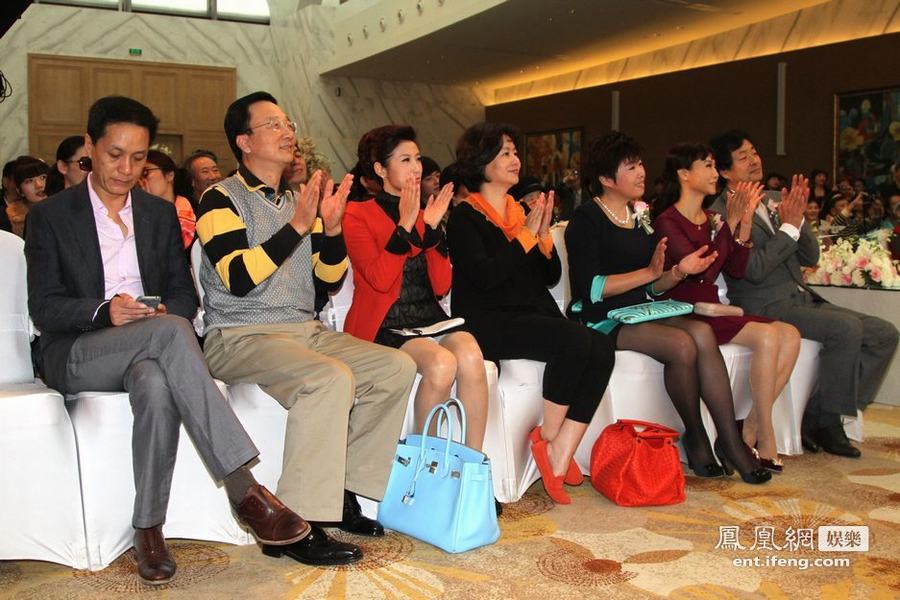 濮存昕25歲女兒濮方北京大婚 未進(jìn)娛樂(lè)圈自己做老總