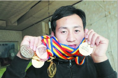 鄒慶東，獲得過8塊金牌的自行車運(yùn)動(dòng)員