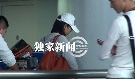陳好戴口罩素顏現(xiàn)身 身形臃腫萬(wàn)人迷身材不見(jiàn)