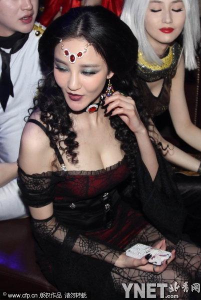 萬圣節(jié)派對群魔亂舞 劉雨欣秀豪乳藍(lán)燕搔首弄姿