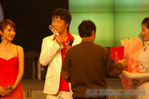 《快樂大本營》風(fēng)雨15年揭秘 李湘“7年之癢”謝娜三進三出