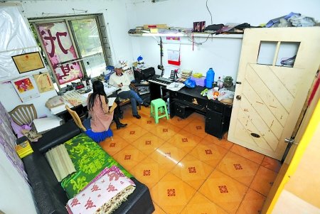 空巢老漢怕生病無人照應(yīng)免費招女生合住(圖)
