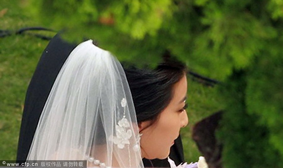 郭晶晶、霍啟剛注冊(cè)結(jié)婚 郭晶晶父母現(xiàn)身吳敏霞領(lǐng)銜伴娘團(tuán)