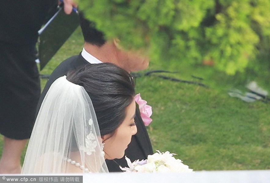 郭晶晶、霍啟剛注冊結(jié)婚 郭晶晶父母現(xiàn)身吳敏霞領(lǐng)銜伴娘團