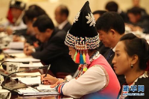（十八大·花絮）（2）多姿服飾增彩盛會(huì)