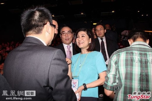 TVB巡禮 楊怡“事業(yè)線(xiàn)”縮水露胸貼 梁政玨深V秀玉乳