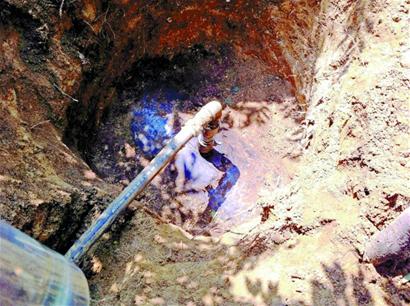警方破獲團伙盜油案 挖地3米安水龍頭偷油