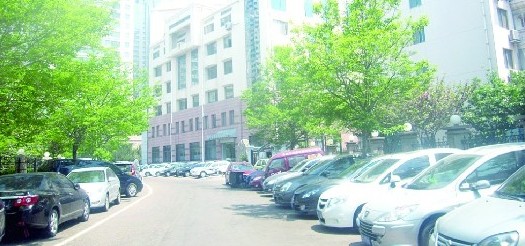 青島車位費(fèi)9年漲12萬單價(jià)超房?jī)r(jià) 車主搶位練成絕技