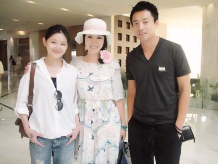 大S汪小菲情侶裝“飛躍”長(zhǎng)城 曝婚后恩愛(ài)細(xì)節(jié)(組圖)